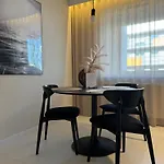 Zurawia 18.11